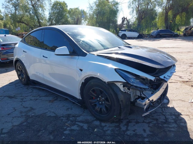 Продажа на аукционе авто 2022 Tesla Model Y Performance Dual Motor All-wheel Drive, vin: 7SAYGDEF9NF405661, номер лота: 44205262