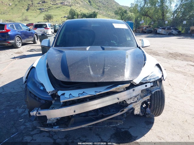 Продажа на аукционе авто 2022 Tesla Model Y Performance Dual Motor All-wheel Drive, vin: 7SAYGDEF9NF405661, номер лота: 44205262