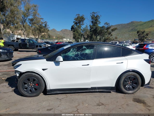 Продажа на аукционе авто 2022 Tesla Model Y Performance Dual Motor All-wheel Drive, vin: 7SAYGDEF9NF405661, номер лота: 44205262