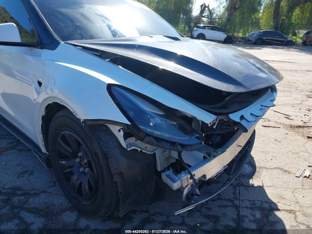Продажа на аукционе авто 2022 Tesla Model Y Performance Dual Motor All-wheel Drive, vin: 7SAYGDEF9NF405661, номер лота: 44205262