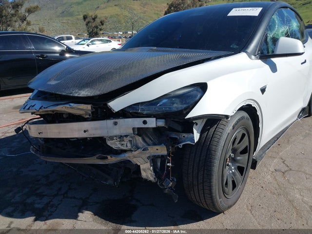 Продажа на аукционе авто 2022 Tesla Model Y Performance Dual Motor All-wheel Drive, vin: 7SAYGDEF9NF405661, номер лота: 44205262