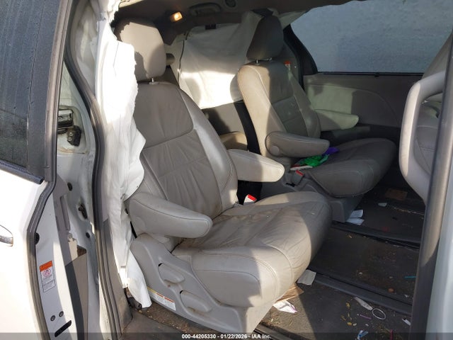 Toyota Sienna Xle 7 Passenger 2017 5TDDZ3DC2HS176389 Image 8