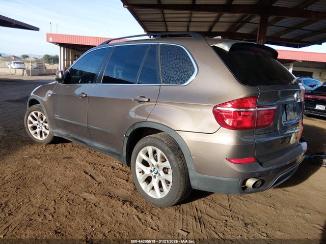 2013 BMW X5 5UXZV4C59D0E07796 Photo 2