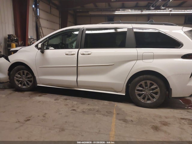 44205639 :رقم المزاد ، 5TDBSKFC3SS165900 vin ، 2025 Toyota Sienna Le مزاد بيع