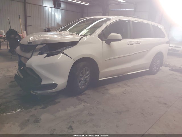 44205639 :رقم المزاد ، 5TDBSKFC3SS165900 vin ، 2025 Toyota Sienna Le مزاد بيع