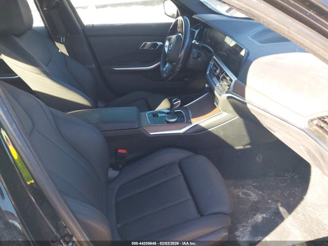 44205646 :رقم المزاد ، 3MW5R7J04M8B88548 vin ، 2021 Bmw 330i Xdrive مزاد بيع
