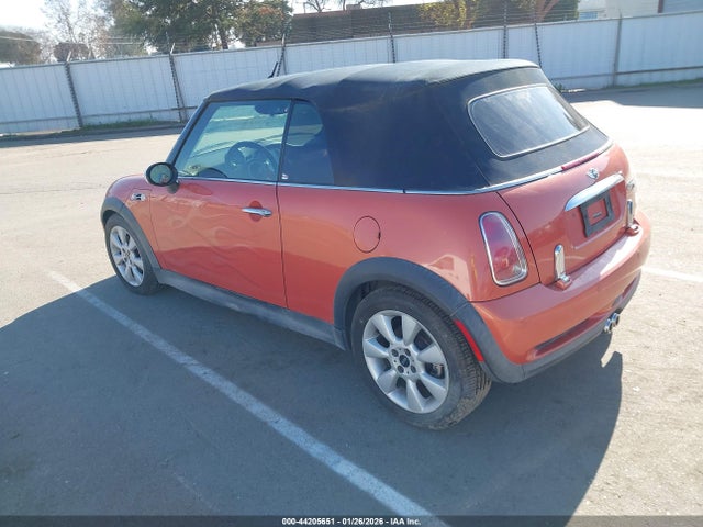 2006 MINI COOPER S WMWRH33516TL93715 Photo 2
