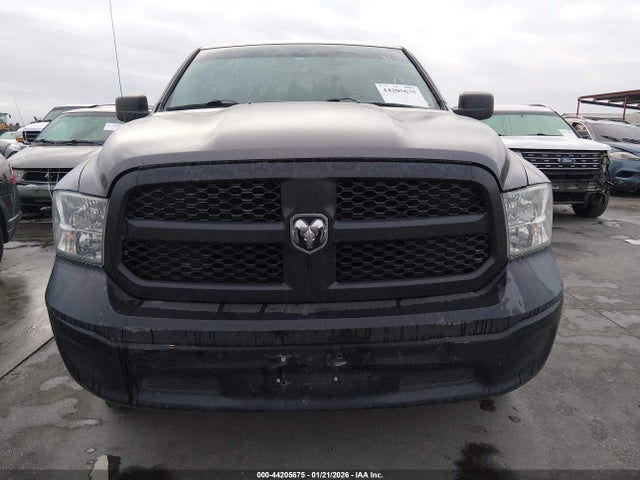 44205675 :رقم المزاد ، 1C6RR6FTXKS704240 vin ، 2019 Ram 1500 Classic Tradesman  4x2 6'4 Box مزاد بيع
