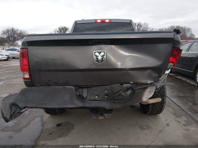 44205675 :رقم المزاد ، 1C6RR6FTXKS704240 vin ، 2019 Ram 1500 Classic Tradesman  4x2 6'4 Box مزاد بيع