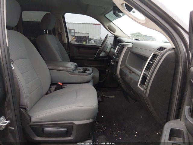 44205675 :رقم المزاد ، 1C6RR6FTXKS704240 vin ، 2019 Ram 1500 Classic Tradesman  4x2 6'4 Box مزاد بيع