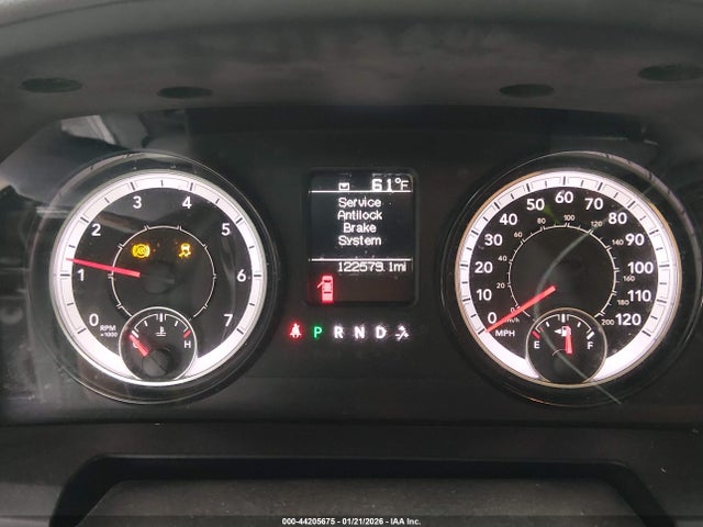 44205675 :رقم المزاد ، 1C6RR6FTXKS704240 vin ، 2019 Ram 1500 Classic Tradesman  4x2 6'4 Box مزاد بيع