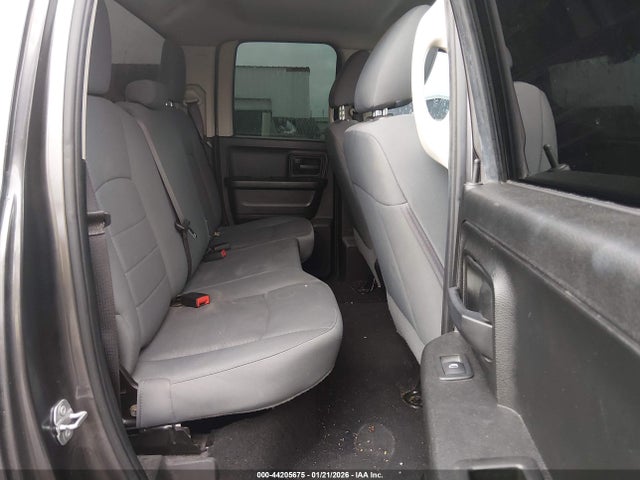 44205675 :رقم المزاد ، 1C6RR6FTXKS704240 vin ، 2019 Ram 1500 Classic Tradesman  4x2 6'4 Box مزاد بيع