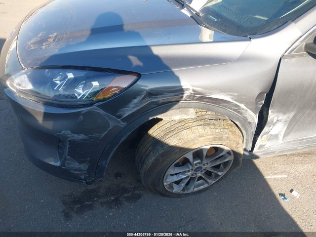 1FMCU9G69NUA67949 Ford ESCAPE SE