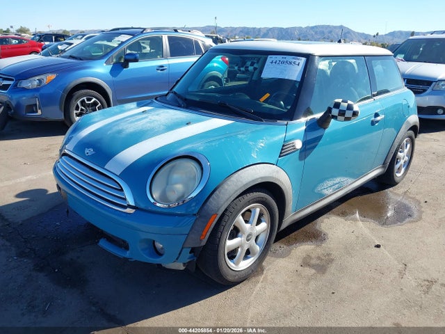 2008 MINI COOPER WMWMF33548TT61425 Photo 1
