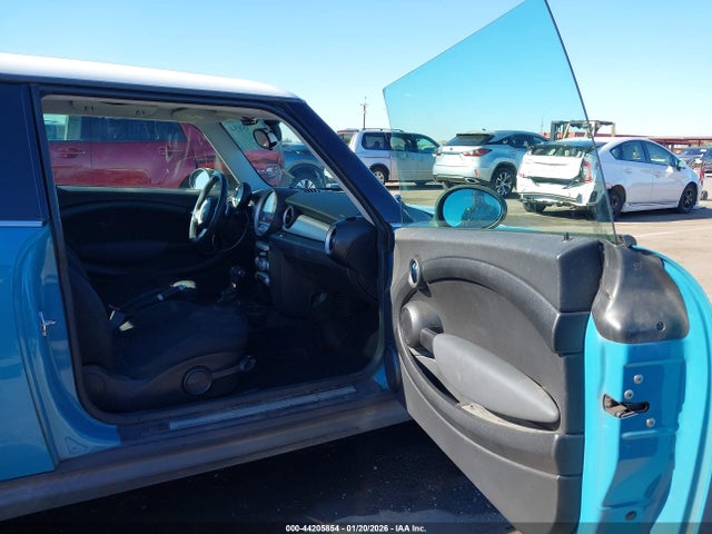 2008 MINI COOPER WMWMF33548TT61425 Photo 4