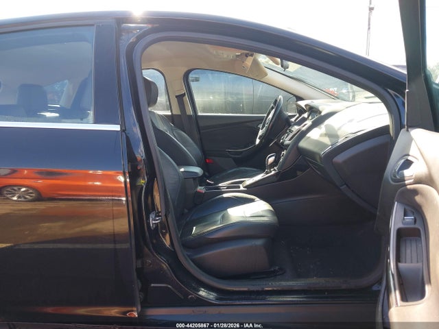 1FADP3N27GL323811 Ford Focus Titanium