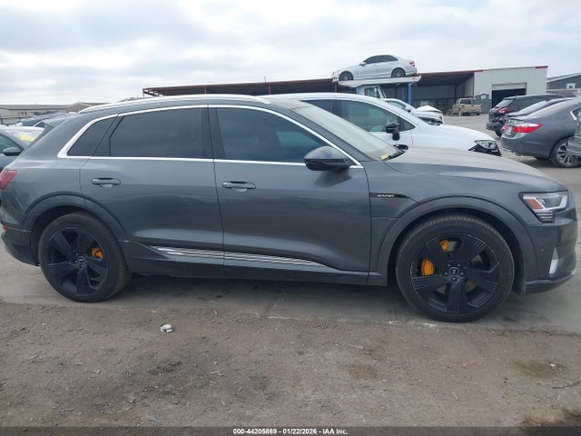 WA1VAAGE1KB007017 Audi E-tron Premium Plus