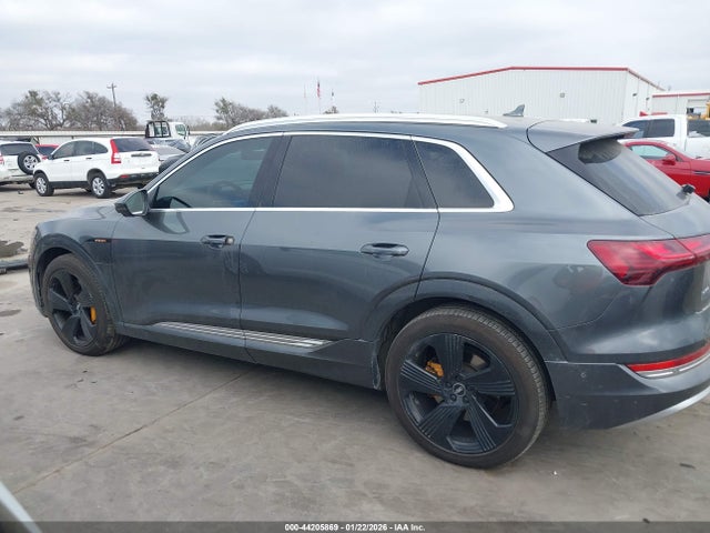 WA1VAAGE1KB007017 Audi E-tron Premium Plus