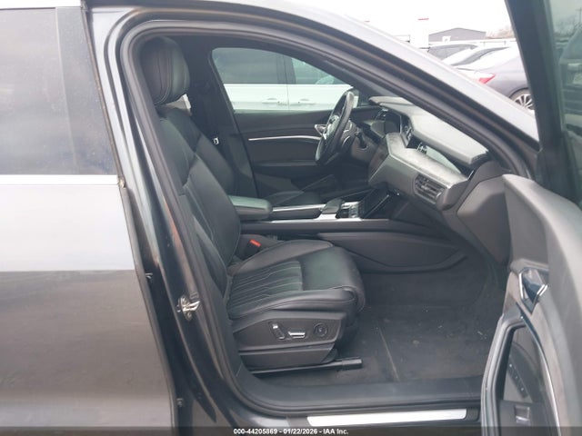 2019 AUDI E-TRON WA1VAAGE1KB007017 Photo 4