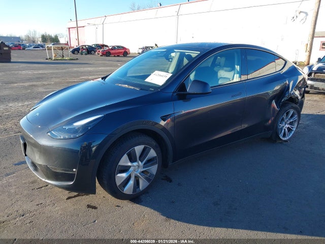 2024 Tesla Model Y Long Range Dual Motor All-wheel Drive მანქანა იყიდება აუქციონზე, vin: 7SAYGDEE3RF079370, აუქციონის ნომერი: 44206039