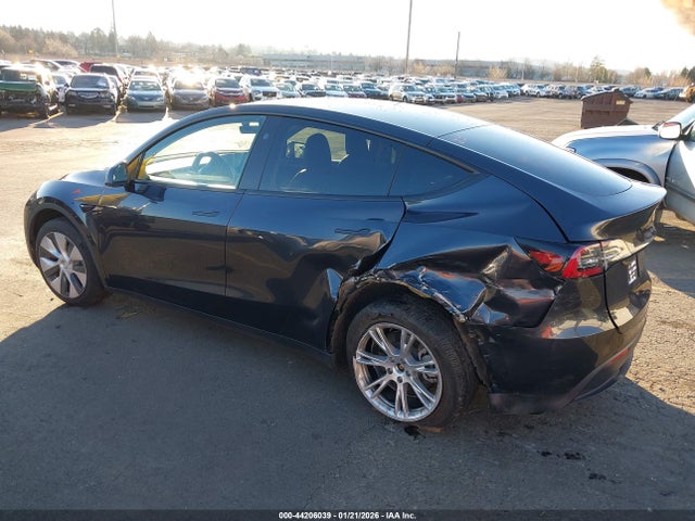 2024 Tesla Model Y Long Range Dual Motor All-wheel Drive მანქანა იყიდება აუქციონზე, vin: 7SAYGDEE3RF079370, აუქციონის ნომერი: 44206039