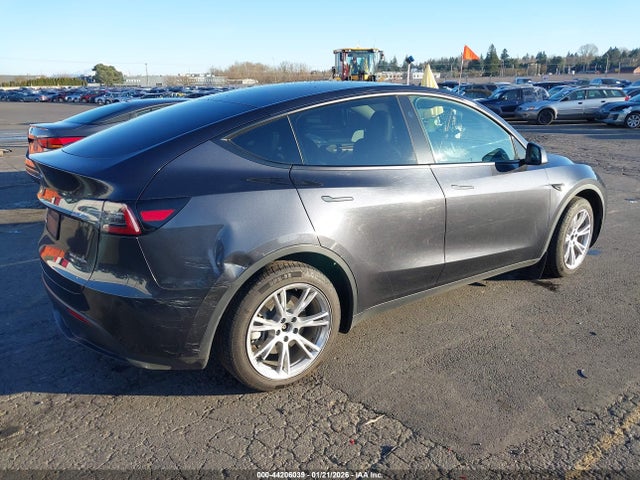 2024 Tesla Model Y Long Range Dual Motor All-wheel Drive მანქანა იყიდება აუქციონზე, vin: 7SAYGDEE3RF079370, აუქციონის ნომერი: 44206039