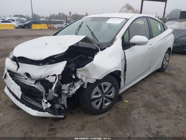 Toyota Prius Three 2016 JTDKARFU3G3022037 Image 2