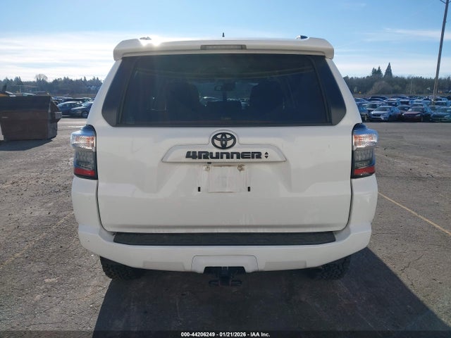 Toyota 4RUNNER SR5 2021 JTEMU5JR9M5964858 Image 17