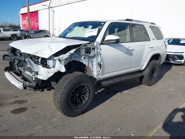 Toyota 4RUNNER SR5 2021 JTEMU5JR9M5964858 Image 2