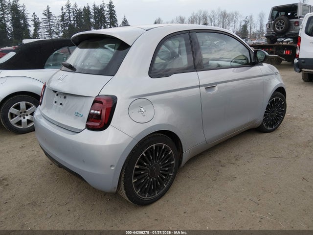2024 FIAT 500E ZFAFFAC40RX227553 Photo 3