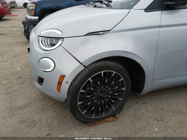 2024 FIAT 500E ZFAFFAC40RX227553 Photo 5