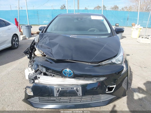JTDKBRFUXJ3057596 Toyota Prius Two