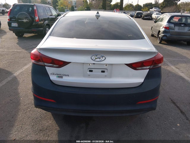 Hyundai ELANTRA SEL 2018 5NPD84LF6JH267830 Image 16