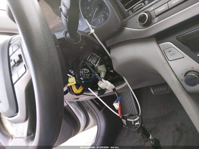 Hyundai ELANTRA SEL 2018 5NPD84LF6JH267830 Image 6