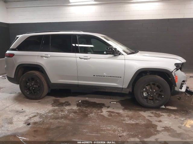 2025 Jeep Grand Cherokee Altitude X 4x4 მანქანა იყიდება აუქციონზე, vin: 1C4RJHAG0S8764532, აუქციონის ნომერი: 44206375