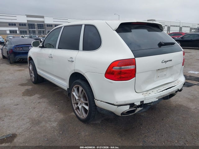 2010 PORSCHE CAYENNE WP1AA2AP9ALA06435 Photo 2