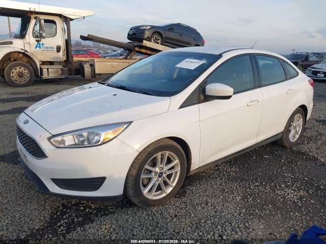 Ford FOCUS SE 2018 1FADP3F28JL237137 Image 2