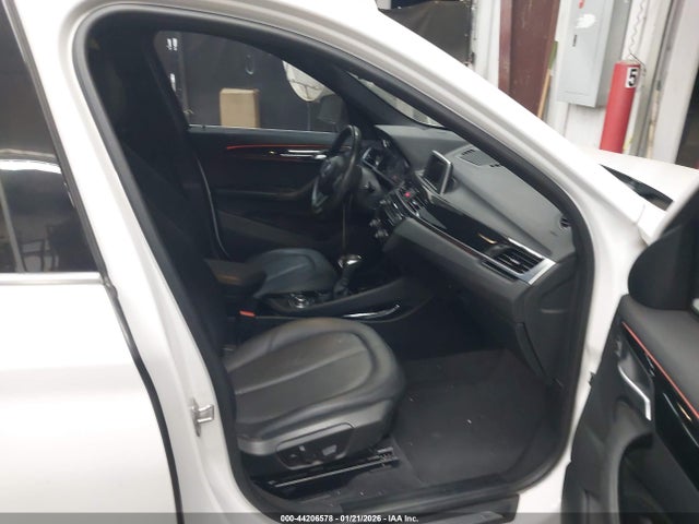 2016 BMW X1 WBXHT3C37GP885402 Photo 4