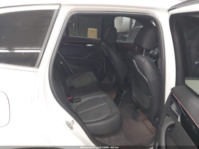 2016 BMW X1 WBXHT3C37GP885402 Photo 7