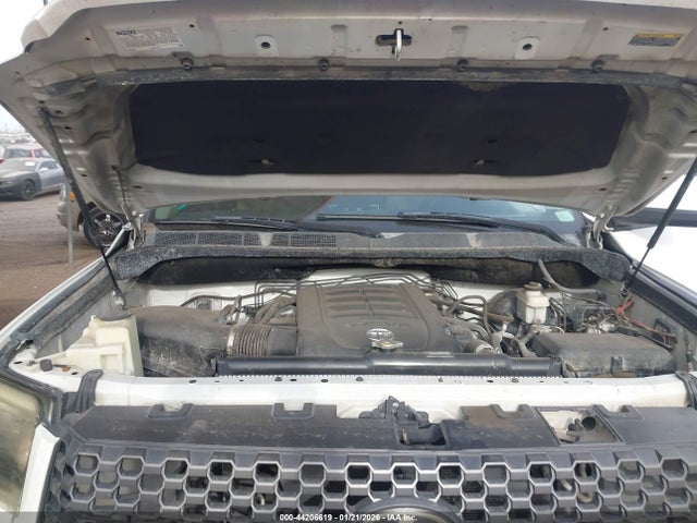 5TFDY5F14JX715458 Toyota Tundra Sr5 5.7l V8
