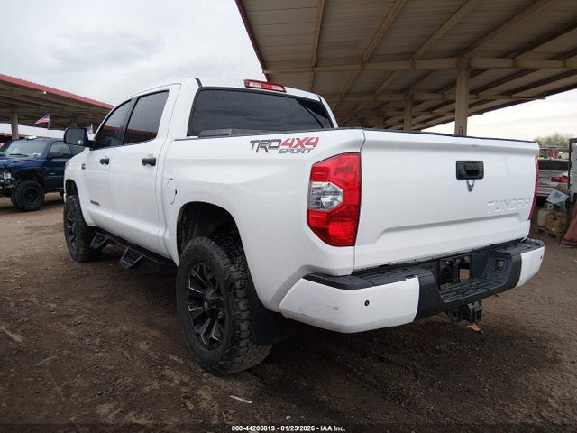 5TFDY5F14JX715458 Toyota Tundra Sr5 5.7l V8