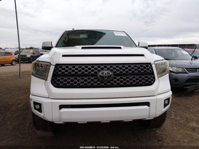 5TFDY5F14JX715458 Toyota Tundra Sr5 5.7l V8