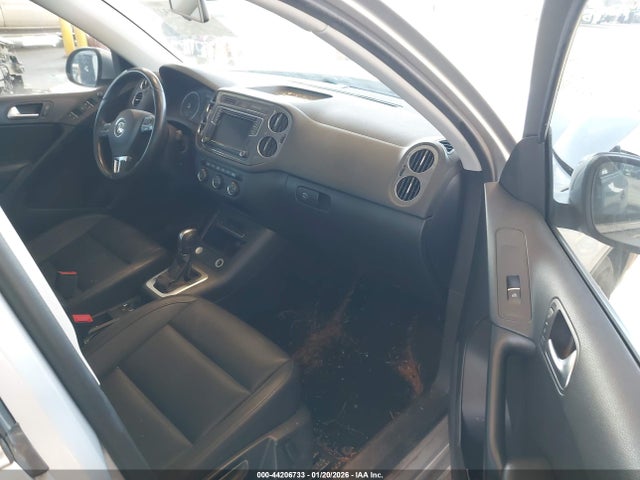 2016 VOLKSWAGEN TIGUAN WVGBV7AX8GW534171 Photo 4