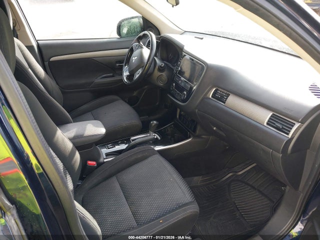 2017 MITSUBISHI OUTLANDER JA4AD3A39HZ054269 Photo 4