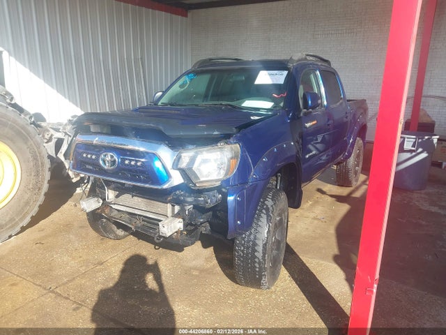 Toyota Tacoma Prerunner V6 2015 5TFJU4GN3FX073106 Image 2
