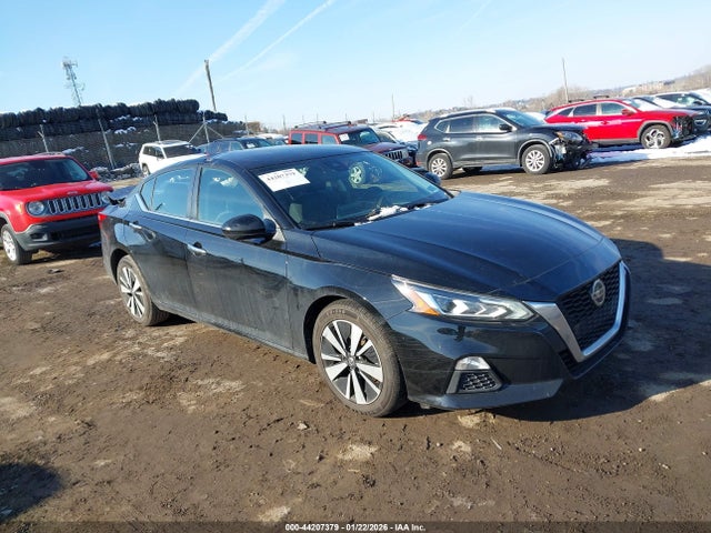 2022 1N4BL4DV3NN407310 main image