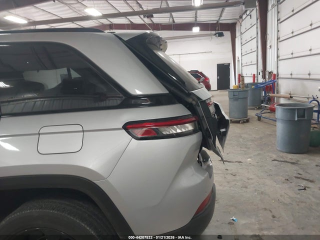 2023 JEEP GRAND CHEROKEE 1C4RJHAG5PC669355 Photo 5