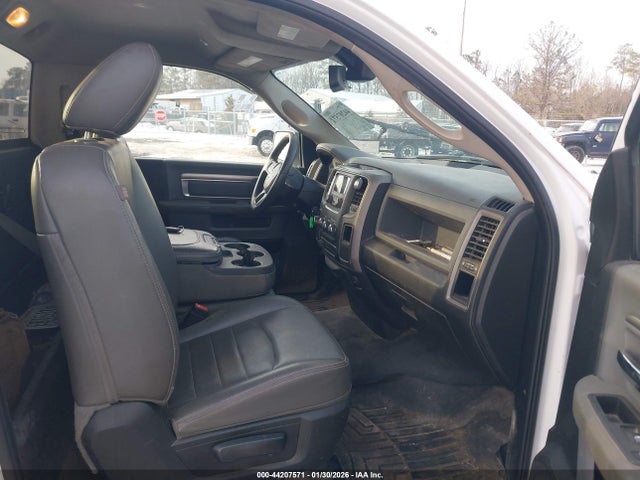3C6JR6DG5KG564138 RAM 1500 Classic Tradesman 4x2 8&#039; Box