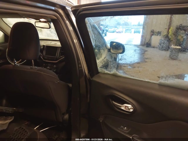 Продажа на аукционе авто 2015 Jeep Cherokee Latitude, vin: 1C4PJMCSXFW583067, номер лота: 44207596
