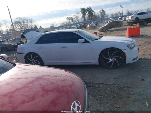 Aukcja sprzedaży 2019 Chrysler 300 300s, vin: 2C3CCABG2KH515525, numer aukcji: 44207605